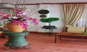 Lobby sitting area - Vayakorn House (Vientiane)