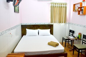 Premium bedding, desk, free WiFi