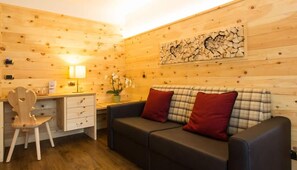 Junior-Suite | Wohnbereich | Flachbildfernseher