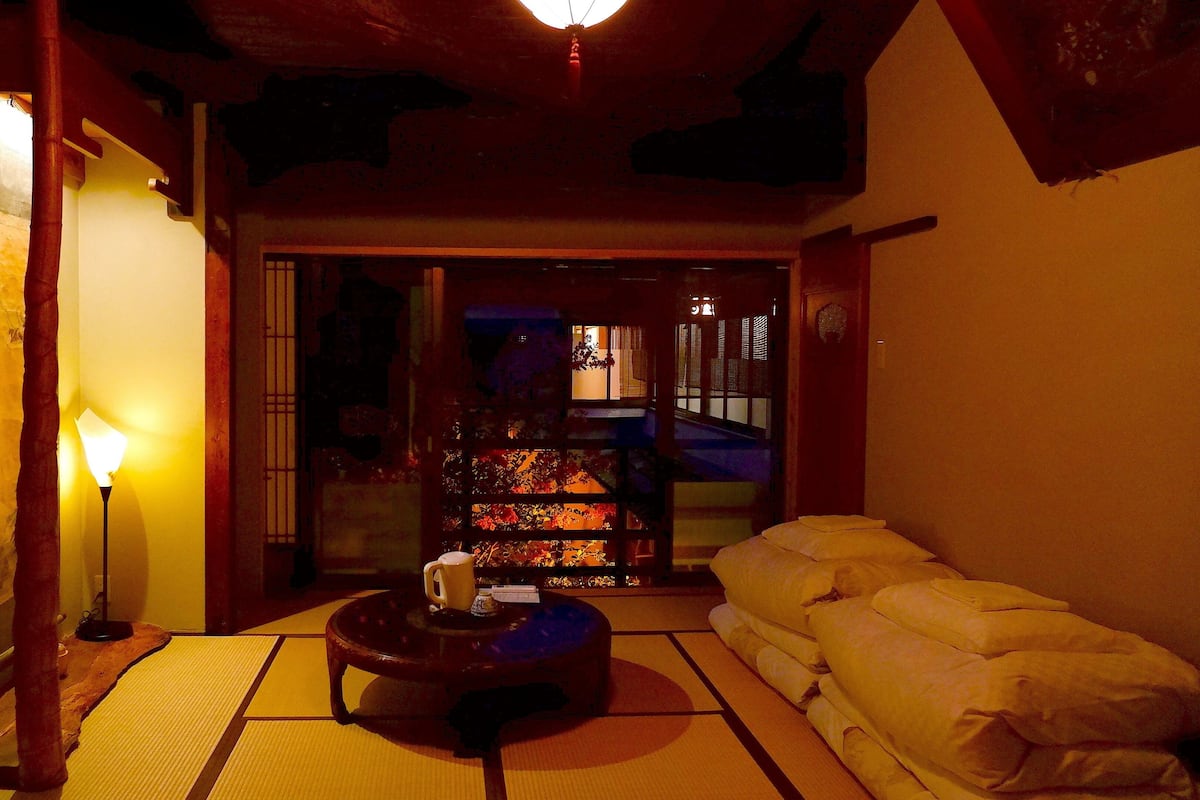 Traditional-Zimmer (Group Room, 2F for 4 people) | Individuell dekoriert, kostenloses WLAN, Bettwäsche
