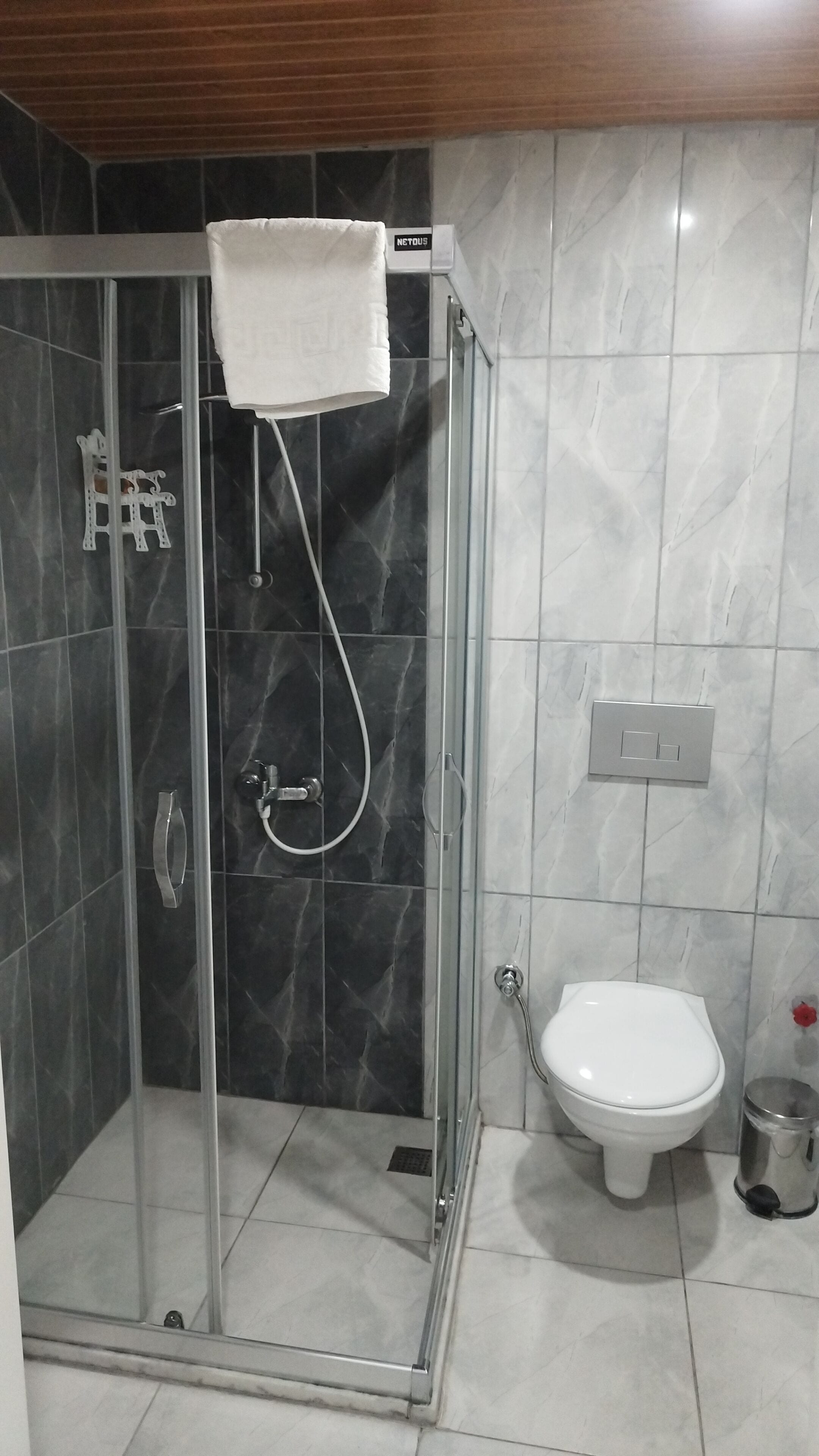 shower, free toiletries, hair dryer, slippers