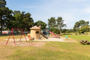 Área de juegos infantiles al aire libre