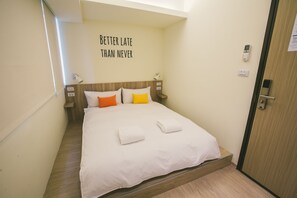 Cortinas opacas, sistema de insonorización, wifi gratis y ropa de cama