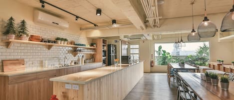 Daily full breakfast for a fee