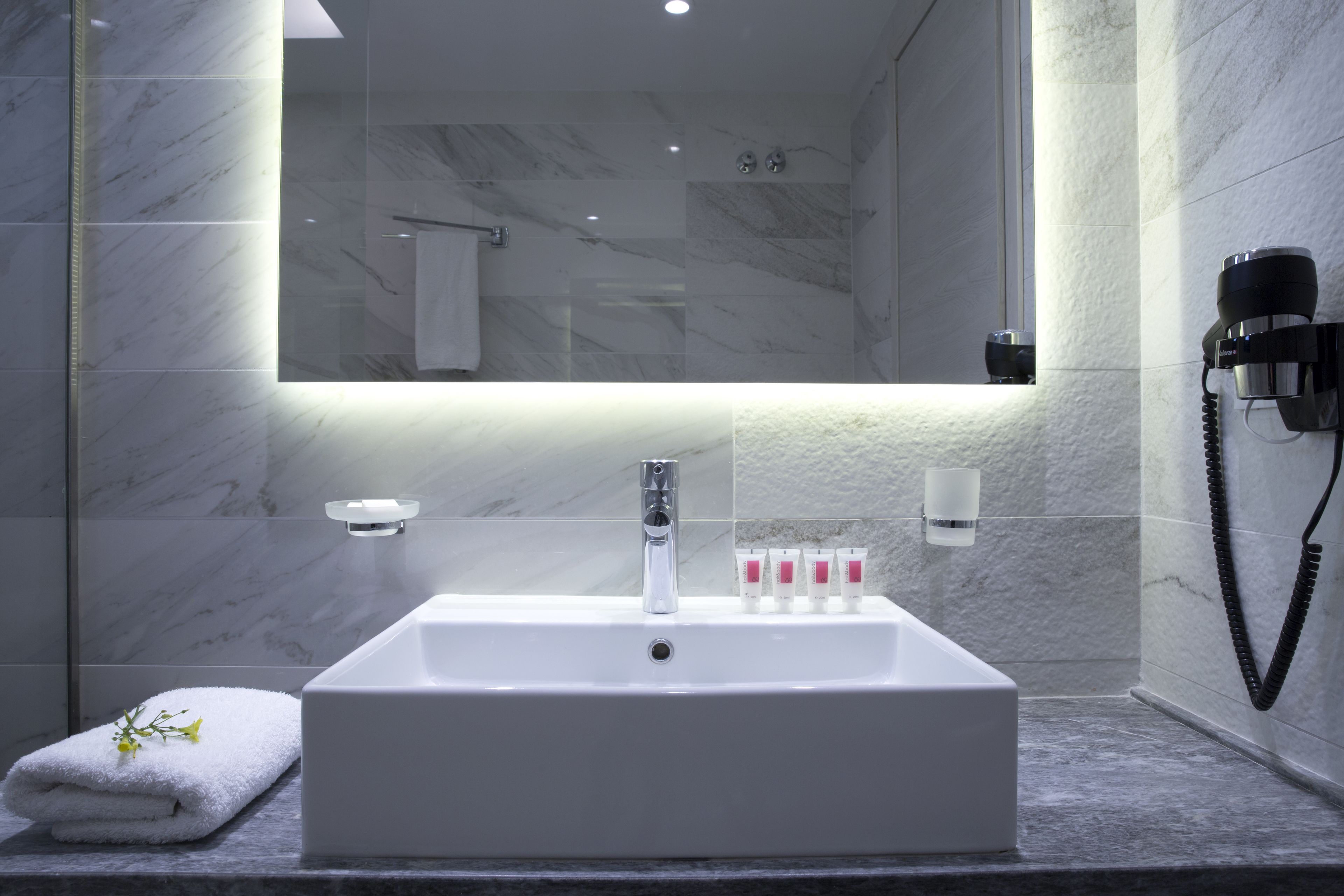 deluxe double room | bathroom | free toiletries, hair dryer, slippers, towels