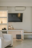 Premium Double Room | Minibar, in-room safe, desk, laptop workspace