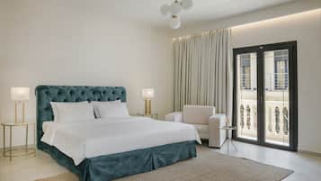 Habitación doble Premium | Minibar, caja de seguridad en la habitación y escritorio