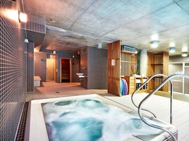 Bañera de hidromasaje interior