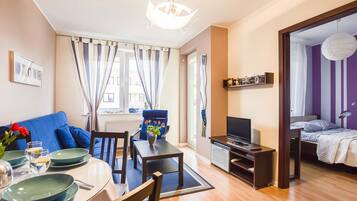 Apartment, 1 Doppelbett und Schlafsofa, Nichtraucher (Zielone Tarasy 33) | Wohnzimmer | Flachbildfernseher