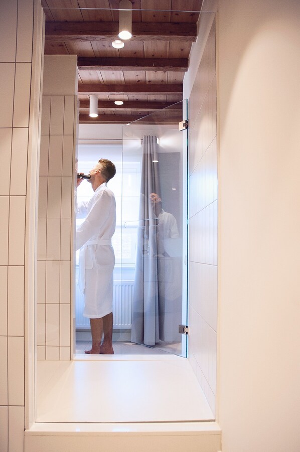 ห้องดับเบิล (La Sécretarie) | ห้องน้ำ | ฝักบัว, ของใช้ในห้องน้ำฟรี, ไดร์เป่าผม, ผ้าเช็ดตัว