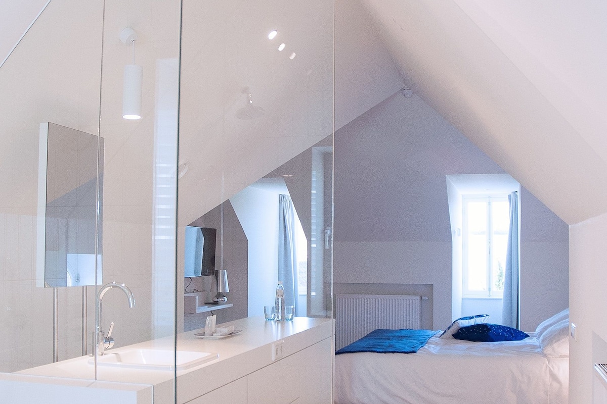 Double Room (Hotel de ville) | In-room safe, desk, iron/ironing board (on request), cribs (surcharge)