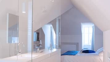 Double Room (Hotel de ville) | In-room safe, desk, iron/ironing board, cribs/infant beds