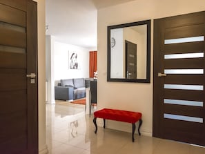 Apartment, 1 Schlafzimmer, Nichtraucher (Bohaterow Wrzesnia 17) | 1 Schlafzimmer, hochwertige Bettwaren, Bügeleisen/Bügelbrett, Babybetten