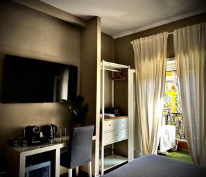 Double or Twin Room | 1 bedroom, premium bedding, minibar, in-room safe - In Trastevere house (Rome)