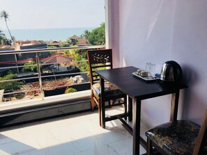 Luxury Double Room, 1 Double Bed, Bathtub, Sea View | Balcony view
