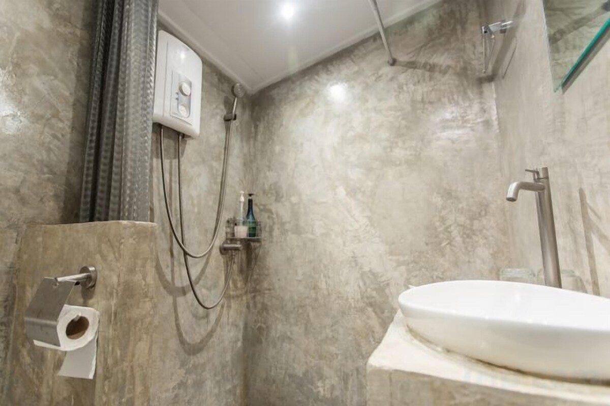 Bathroom | Shower, free toiletries, hair dryer, slippers