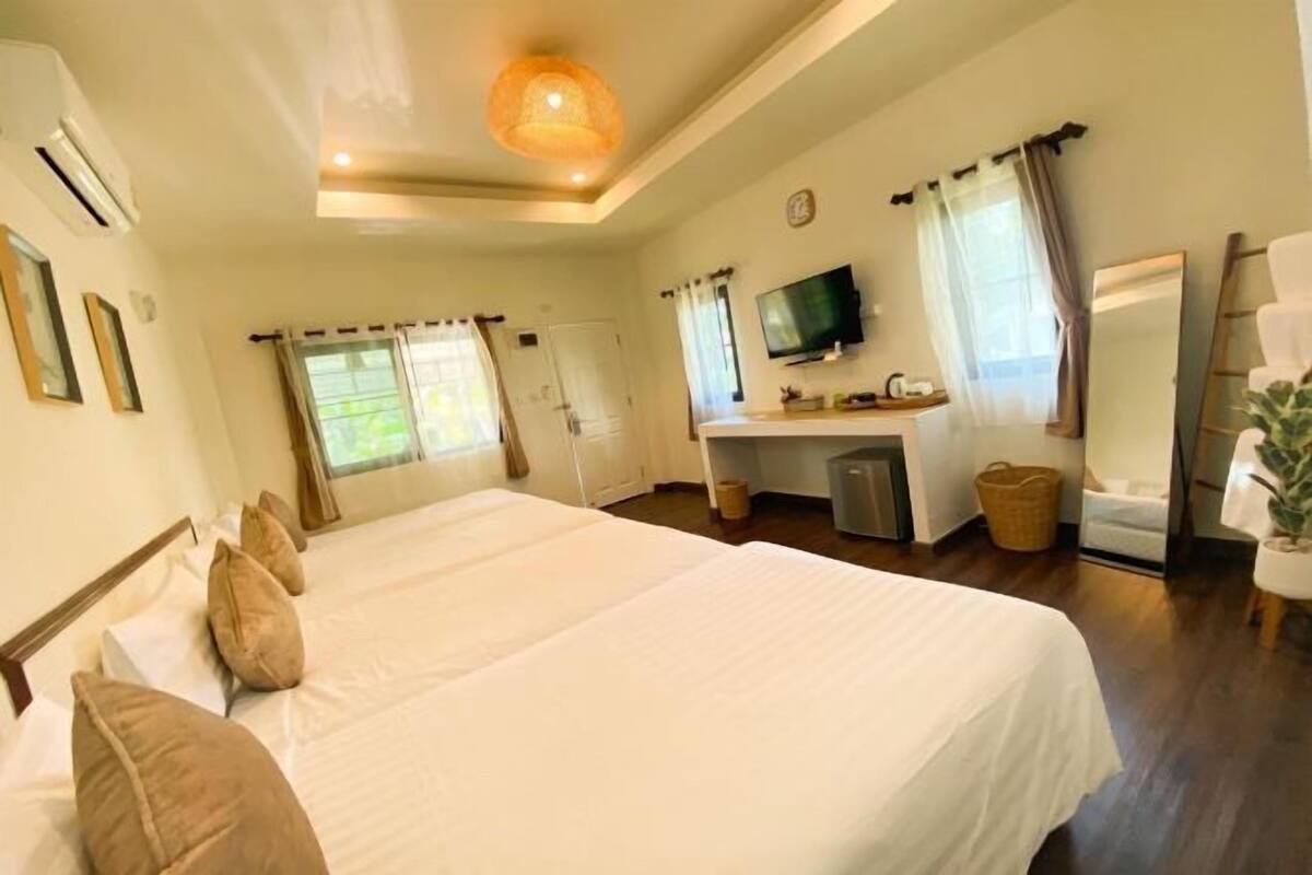 In-room safe, free WiFi