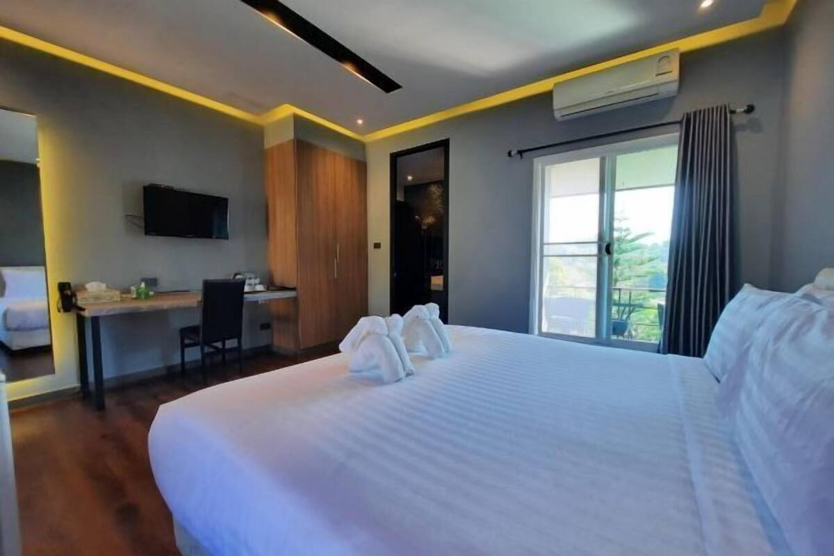 In-room safe, free WiFi