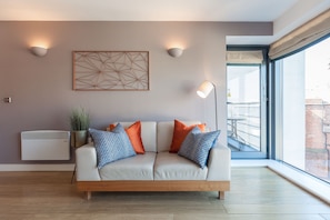 Superior Apartment, 1 Bedroom | Living area | 42-inch flat-screen TV with digital channels, Smart TV, Netflix - Kspace Serviced Apartments Leeds (Leeds)