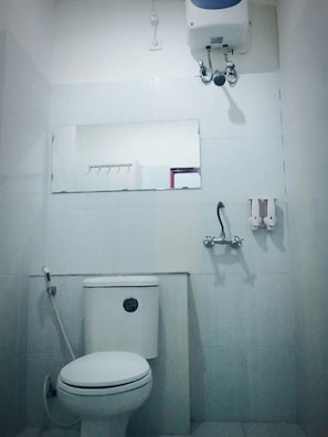 Shower, bidet, towels, soap