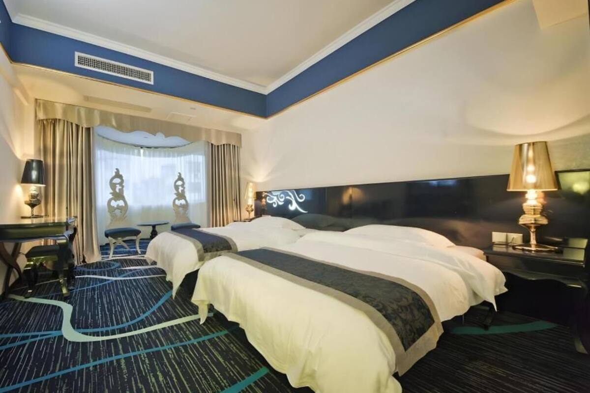 Deluxe Twin Room | Desk, blackout drapes, WiFi (free)