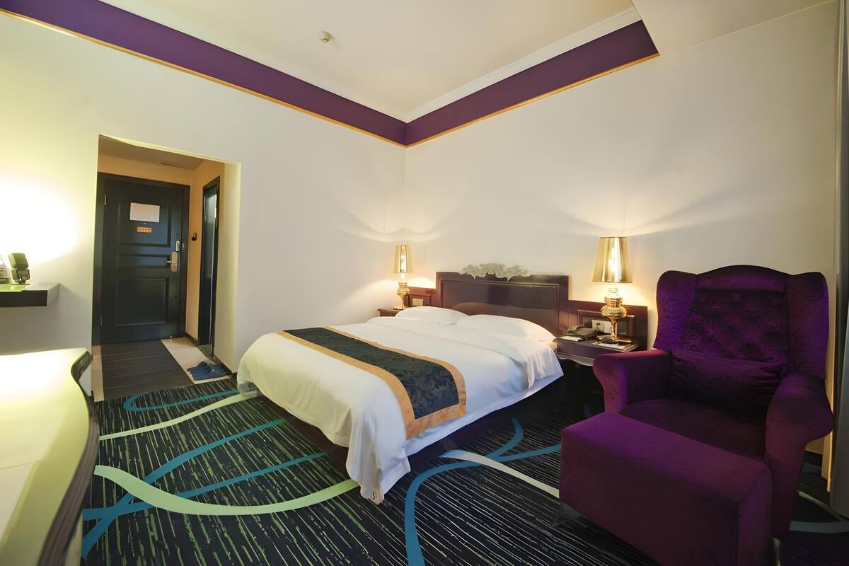 Standard Double or Twin Room | Desk, blackout drapes, WiFi (free)
