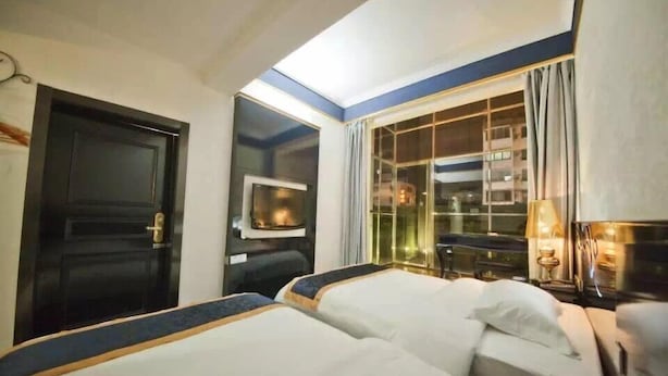 Desk, blackout drapes, WiFi (free) - Sapphire Hotel Guilin (Guilin)