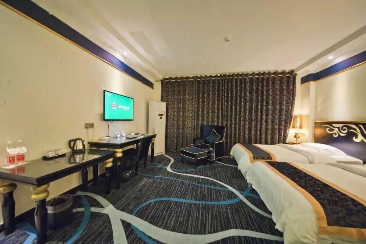 Business Twin Room | Desk, blackout drapes, WiFi (free)