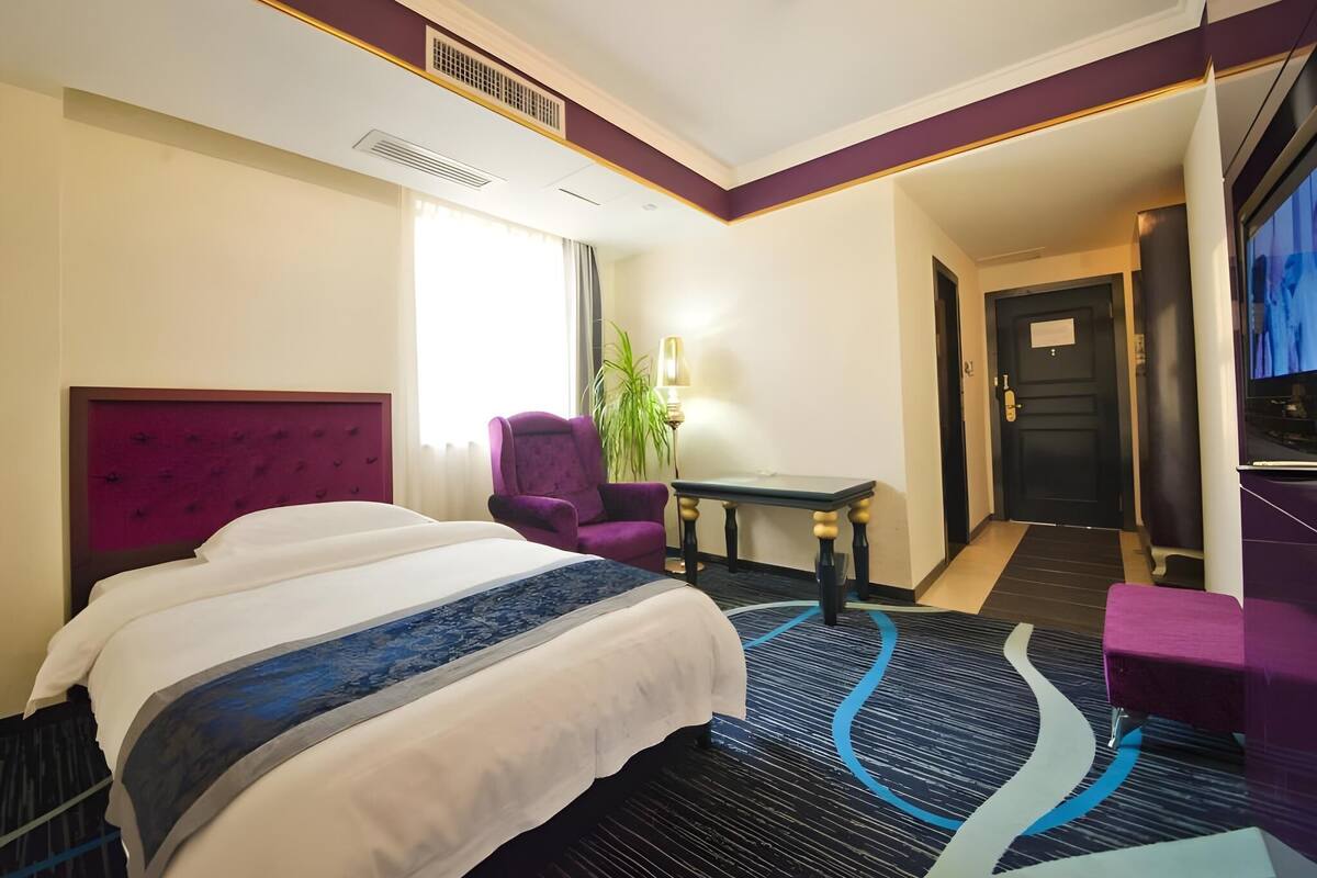 Family Suite | Desk, blackout drapes, WiFi (free)