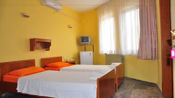 Double Room, 1 Double or 2 Single Beds | Free WiFi