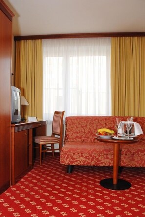 Familjerum | Minibar, skrivbord och gratis wi-fi