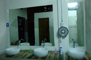 Bathroom sink - White Jail Hostel (Koh Tao)