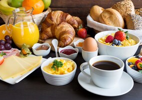 Se ofrece un desayuno bufé todos los días (por un coste adicional)