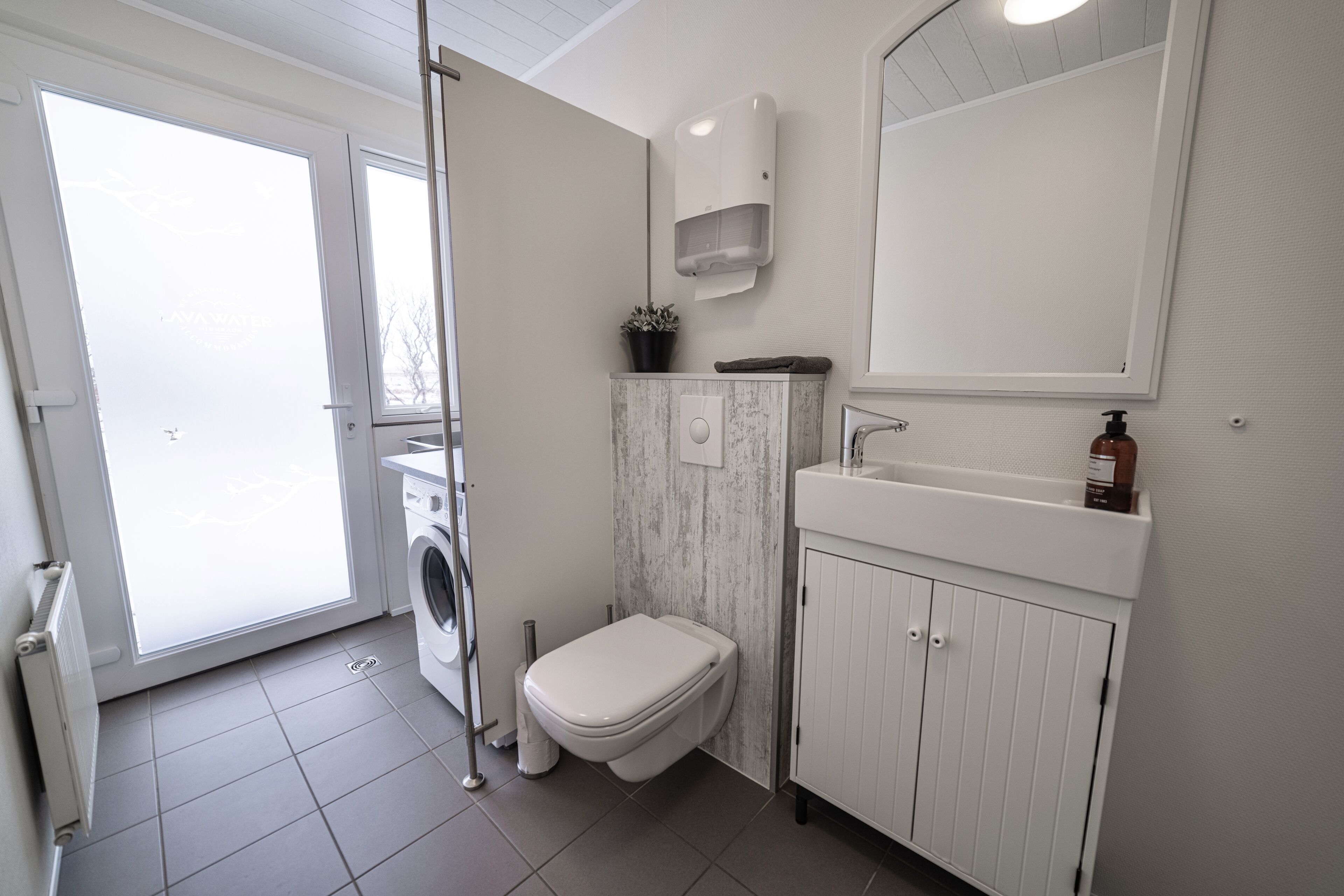 Family House, 4 Bedrooms, Kitchen, Mountain View | Bathroom | Shower, free toiletries, hair dryer, towels