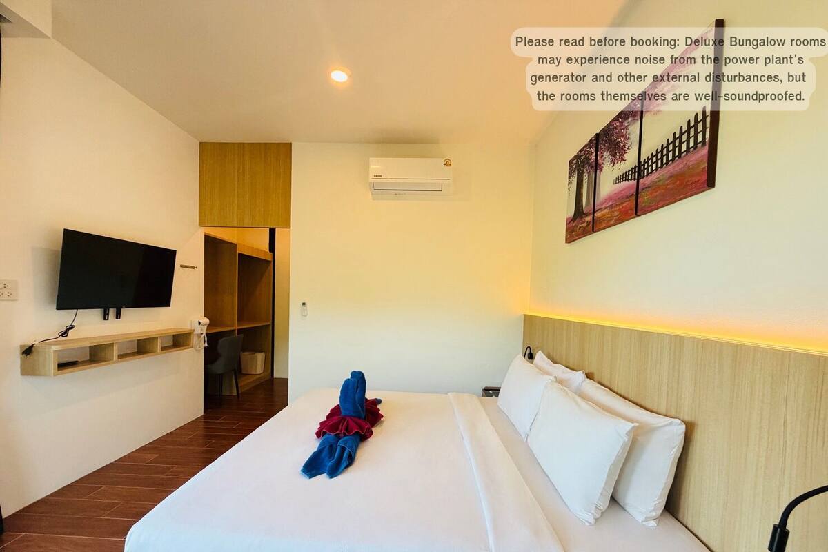 Bungalow, Balcony, Mountain View | Bar mini, peti besi dalam bilik, meja, langsir/tirai gelap terus 