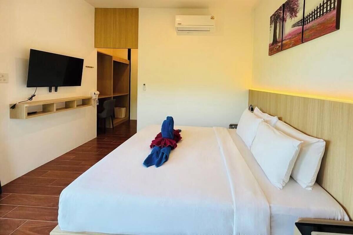 Bungalow, Balcony, Mountain View | Minibar, in-room safe, desk, blackout curtains