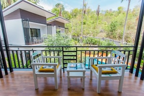 高级双床房, 泳池景观 | 露台