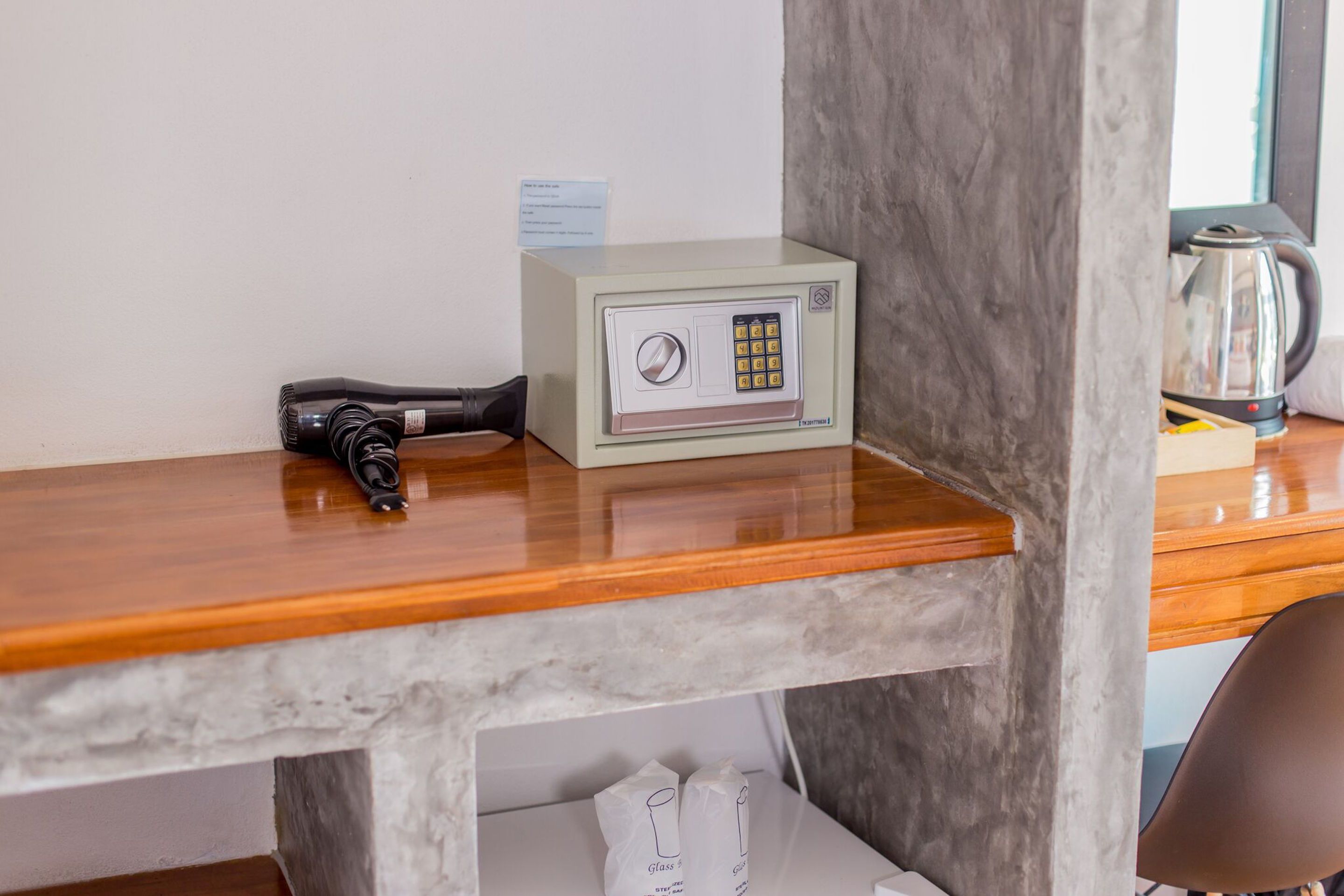 standard room, pool view | safe