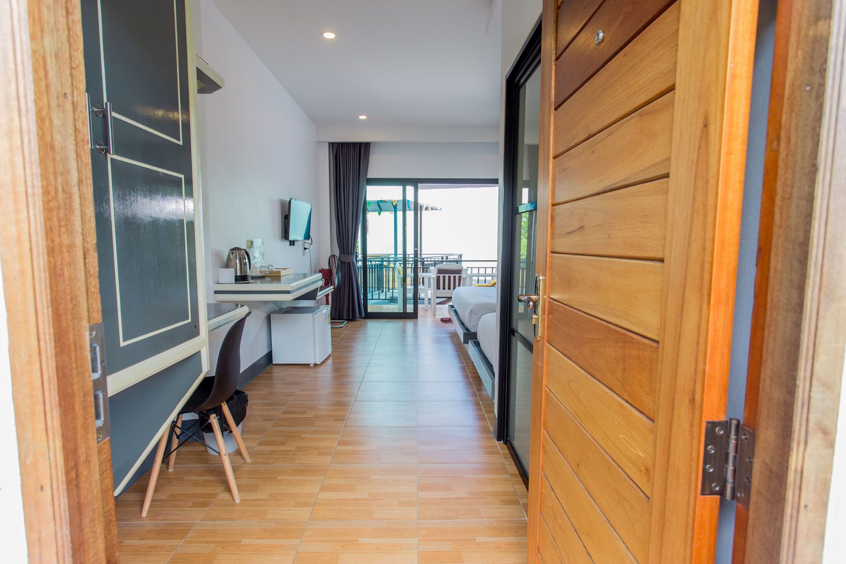 family room, pool view | room amenity