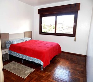 Apartamento família, 3 quartos | 3 quartos, roupa de cama