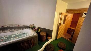 Hot tub, steam room, body treatments, Thai massages, body wraps