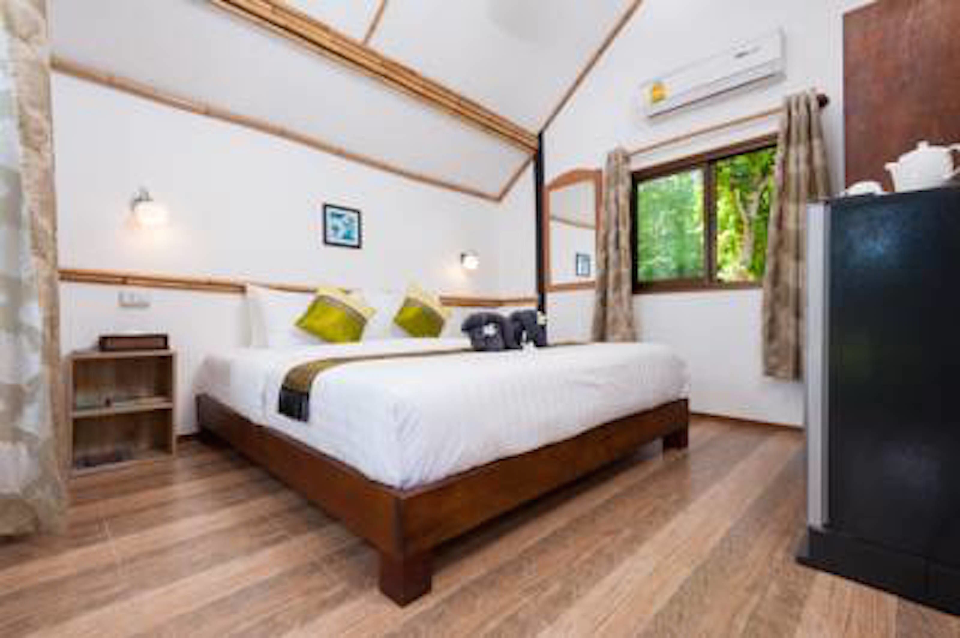 Free WiFi, bed sheets