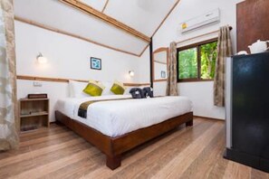 Bungalow with Sea View  | Free WiFi, bed sheets - Majestic Sea View Resort (Koh Tao)