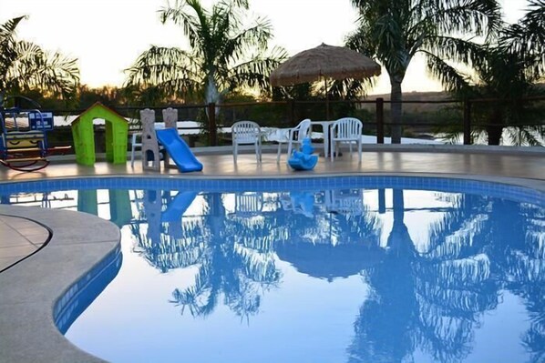 3 piscinas externas