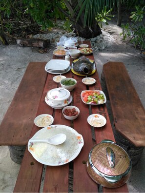 Breakfast, lunch, dinner served; international cuisine  - Beach Villa Ukulhas (Ukulhas)