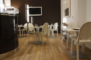 Flat-screen TV - Suite 70 Luxury B&B (Reggio Calabria)