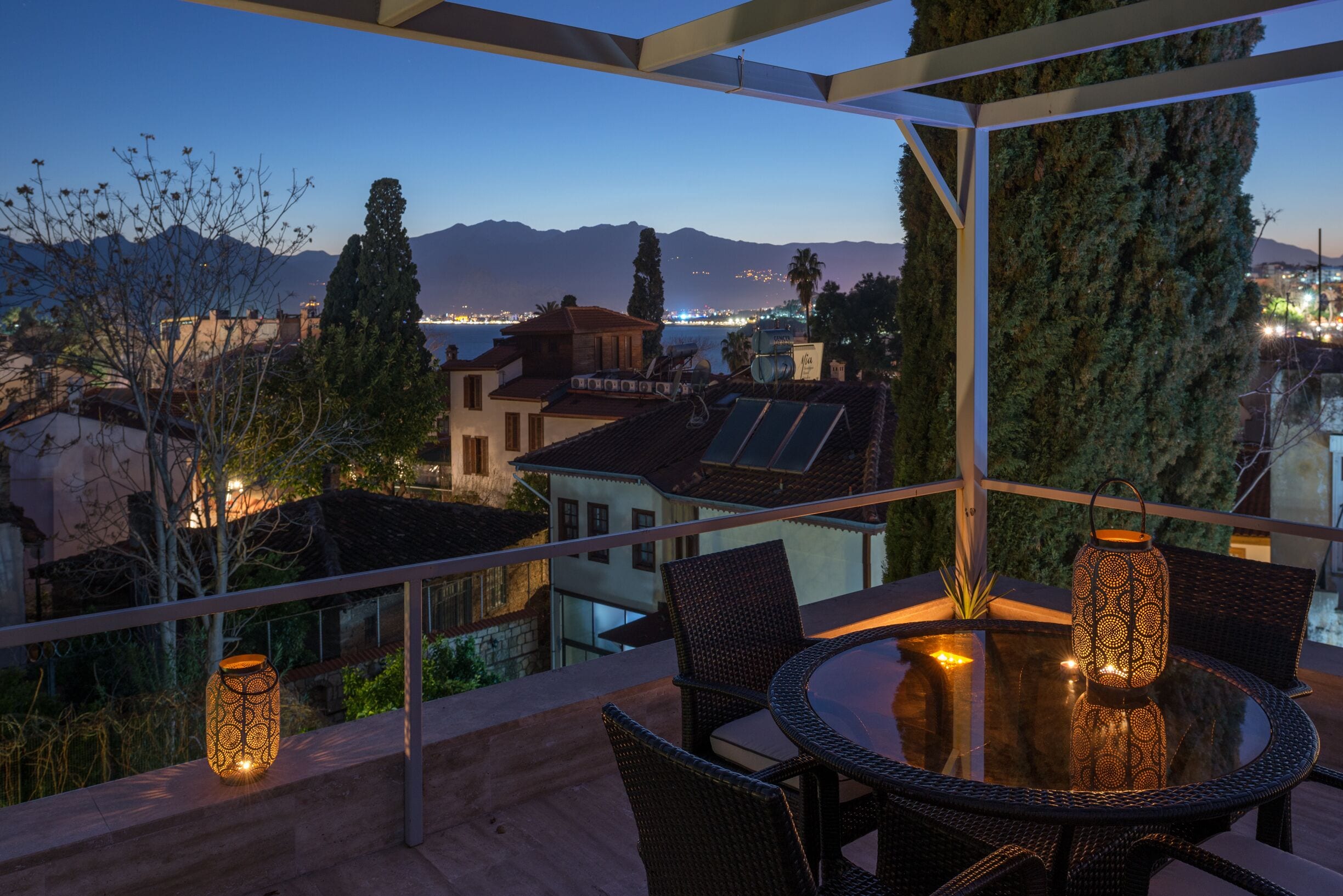 Phòng Suite trăng mật, 1 giường cỡ queen, quang cảnh một góc biển | Hiên