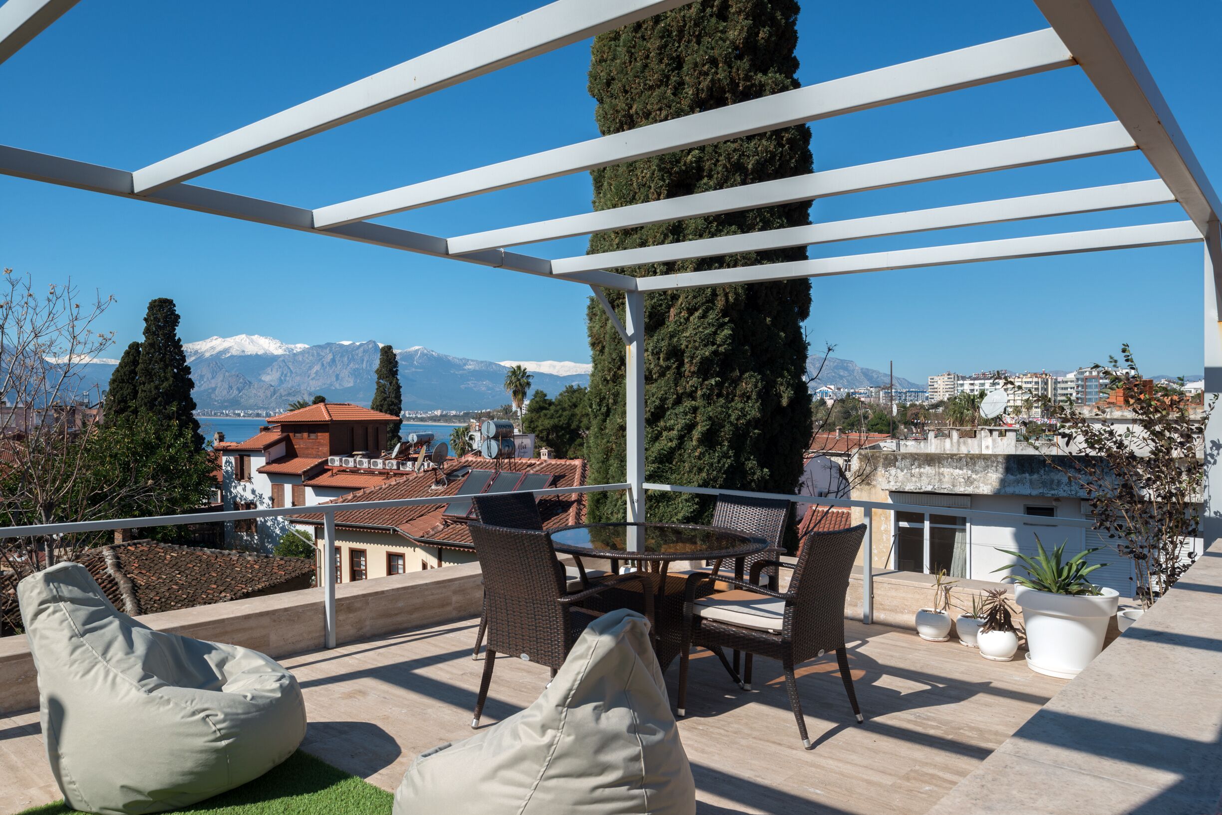 Honeymoon Suite, 1 Queen Bed, Partial Sea View | Terrace/patio