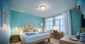 Minibar, in-room safe, desk, iron/ironing board - Delight Deluxe Hotel (Antalya)