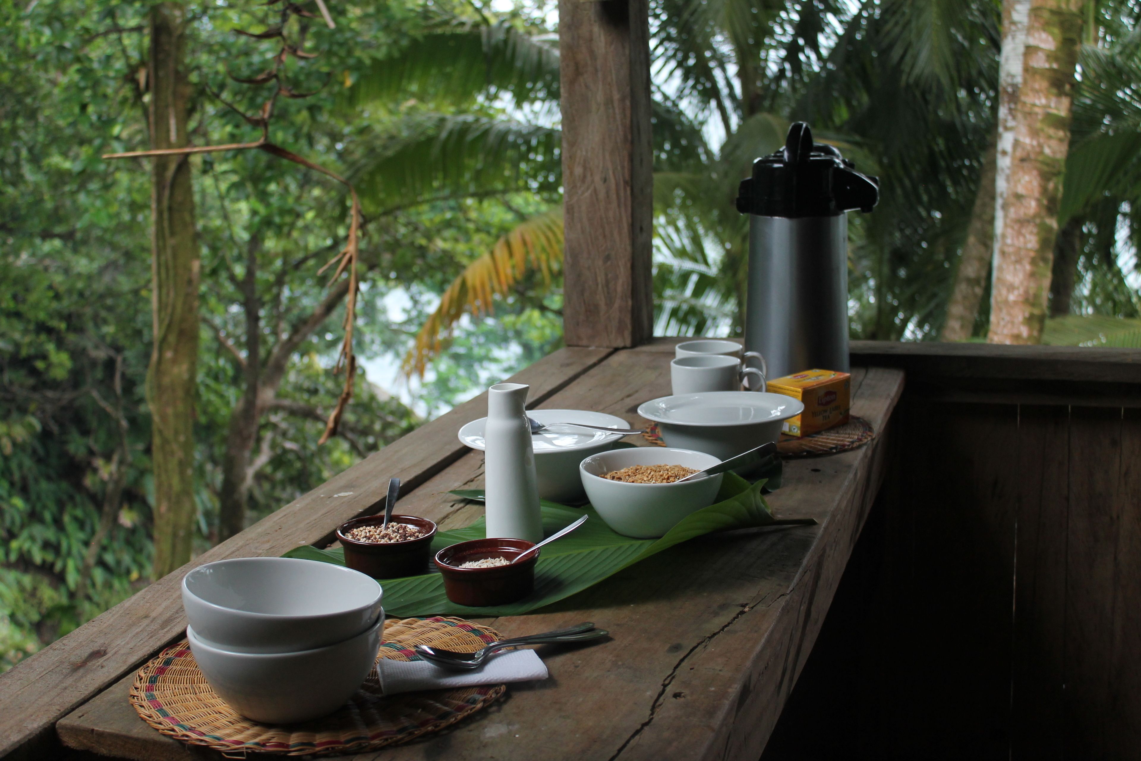 Petit déjeuner, déjeuner et dîner servis sur place